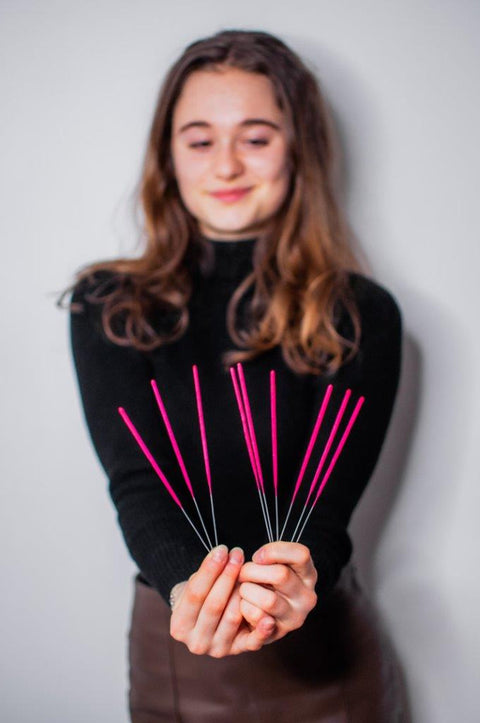 Červené prskavky - 10 ks, doba hoření 30 s (17 cm) SPARK-13_7.jpg